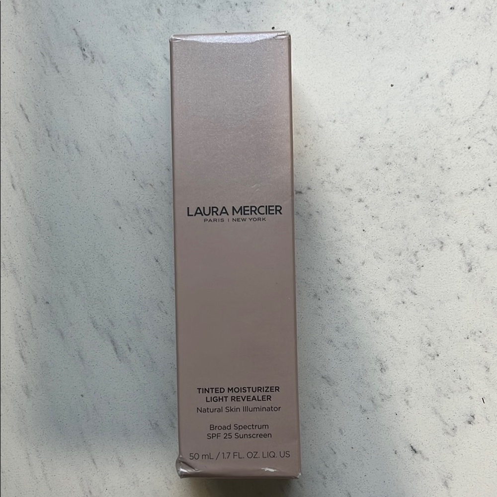 NWT Laura Mercier Tinted Moisturizer Light Revealer Color: Almond 4C1